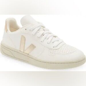 Veja V10 women's sneaker. Size 6. Hardly worn.